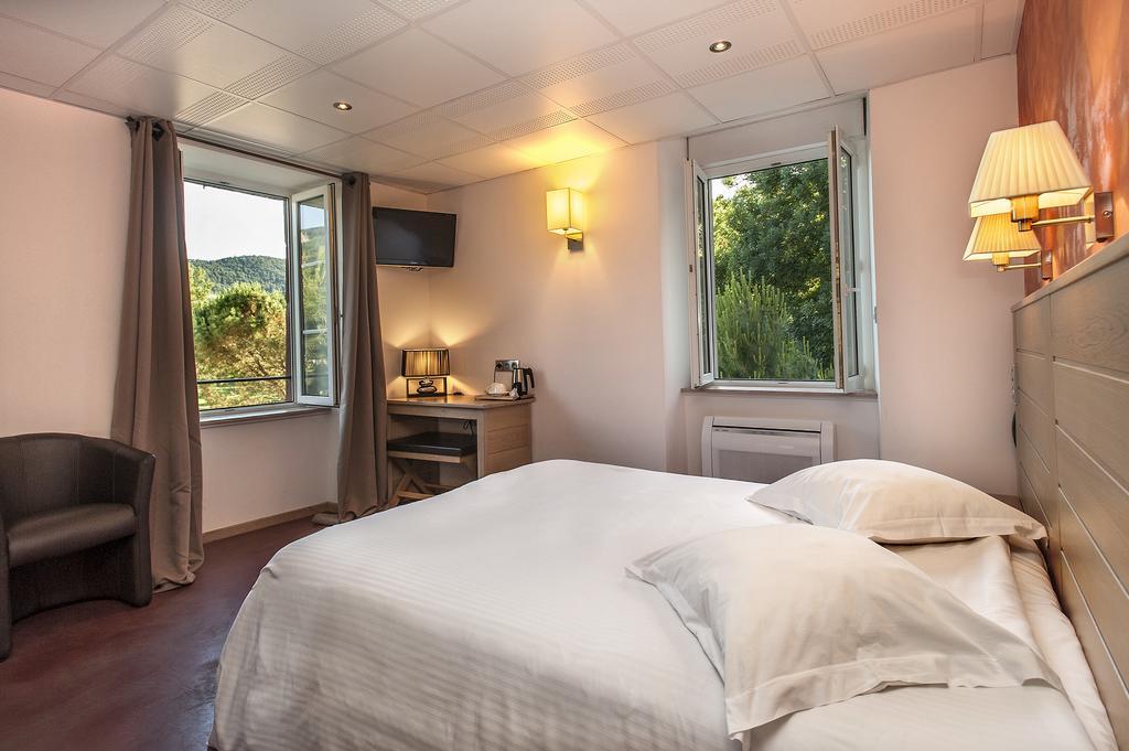 Logis Hotel Restaurant Les 2 Rives - A75, En Bordure De Riviere Banassac Exterior foto